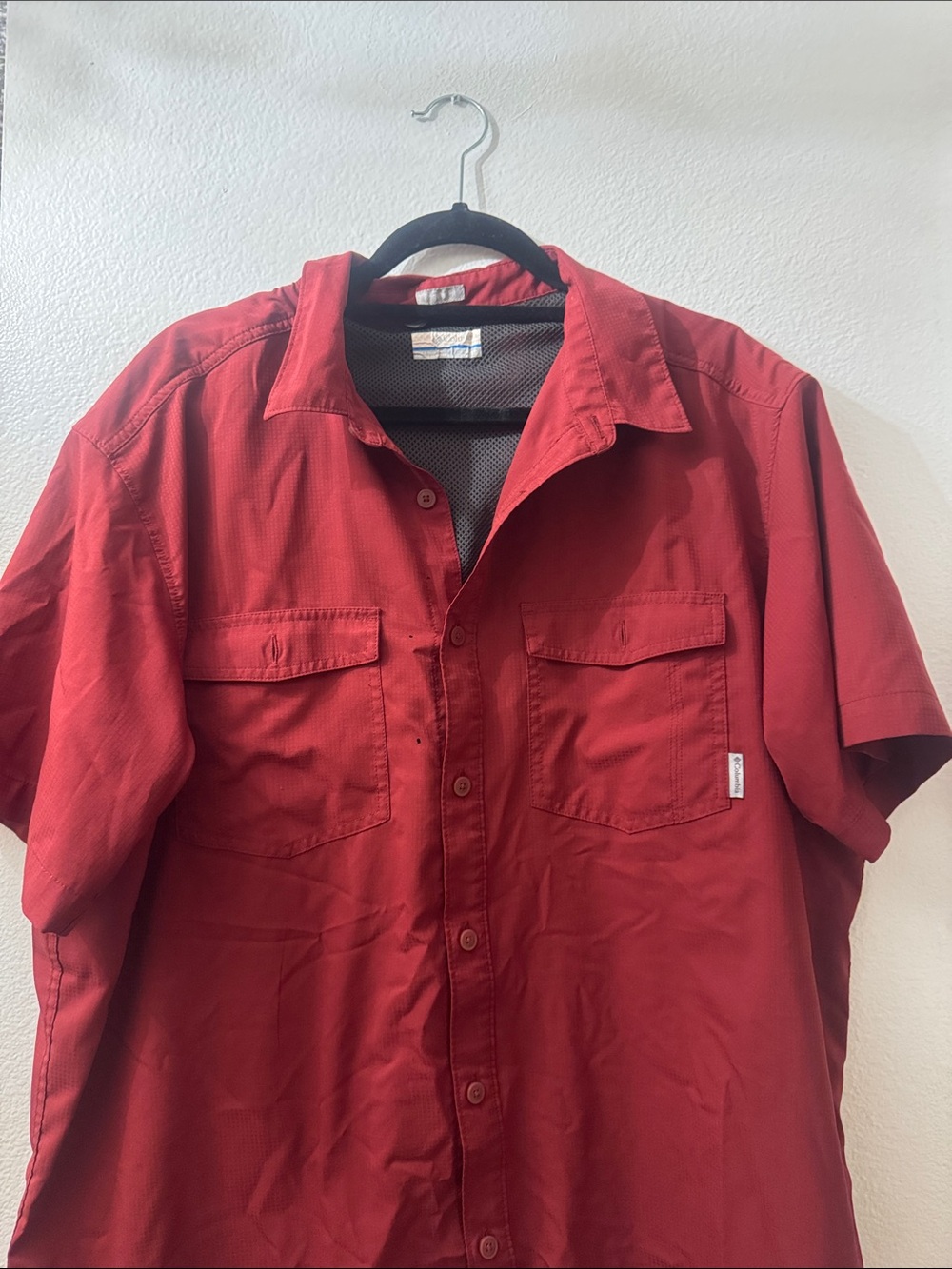 Columbia Men's Red Short Sleeve Button-Up Shirt